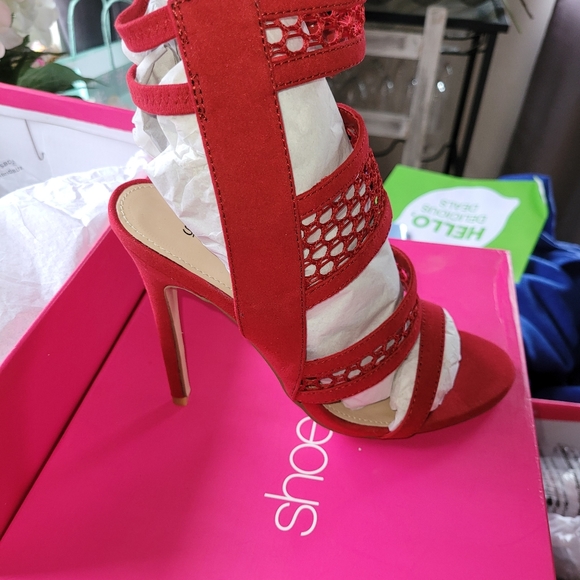 Red heels - Picture 1 of 3